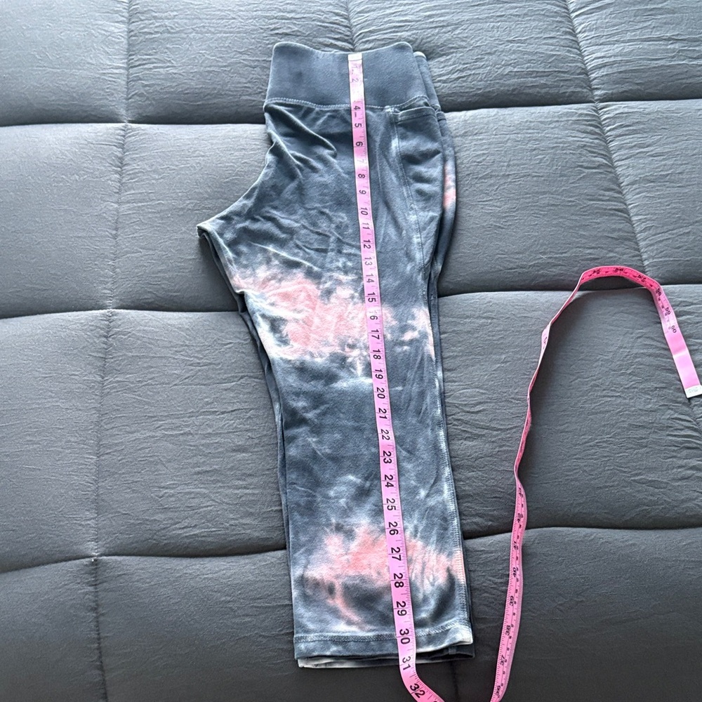 Livi Active Tie-Dye Capris in Pink and Gray